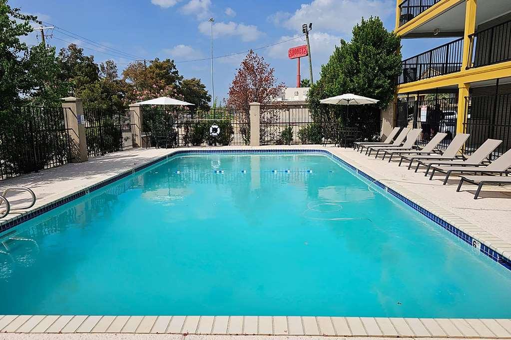 Fairbridge Inn Express Метейри Удобства фото