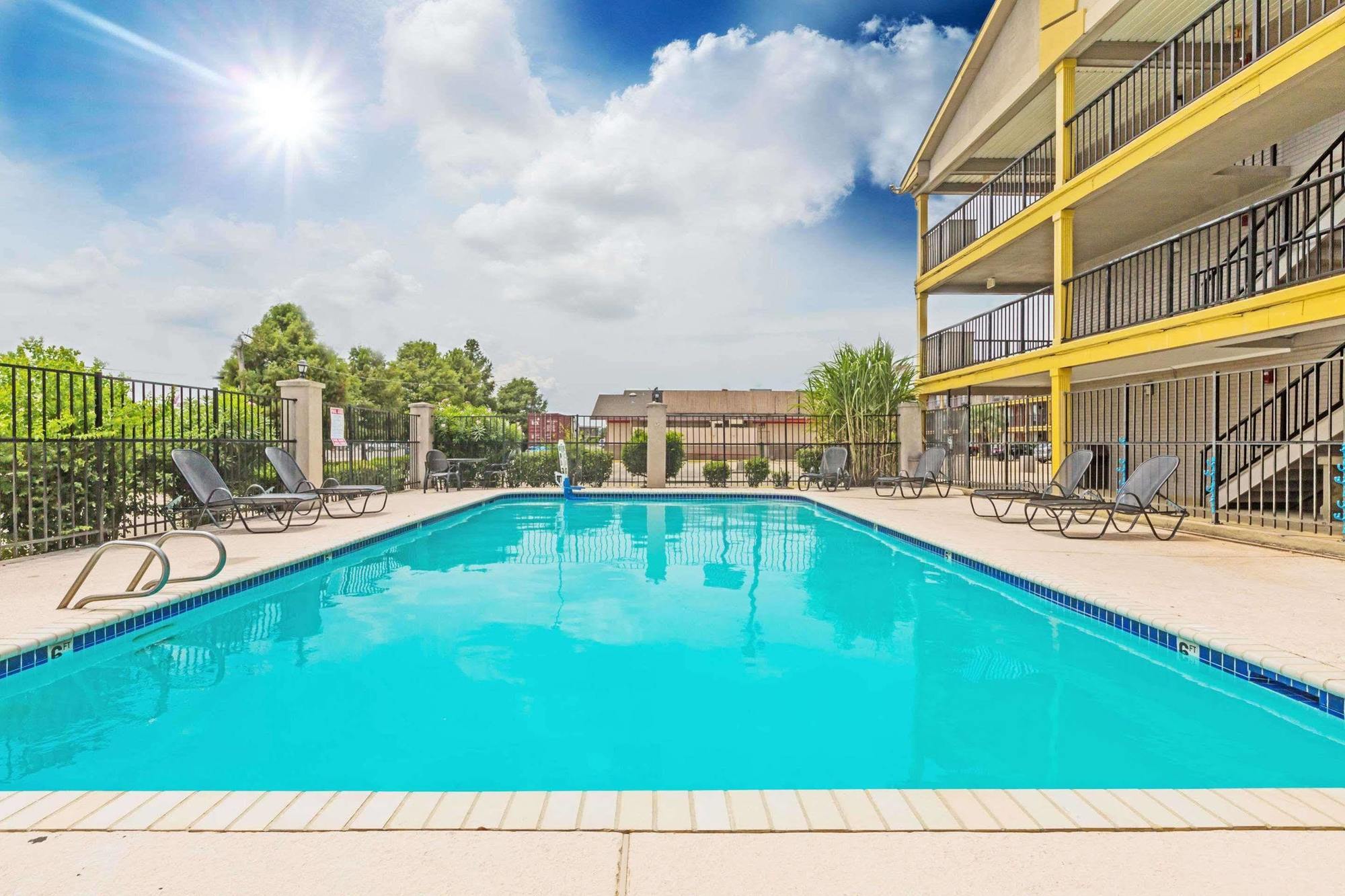 Fairbridge Inn Express Метейри Экстерьер фото